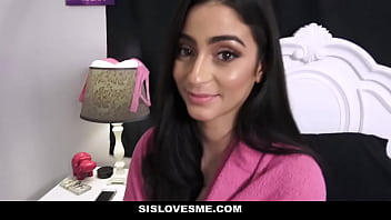 Saudara Tiriku Yang Nakal, Jasmine Vega, Dibujuk Untuk Menghisap Kontolku