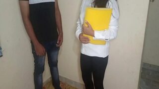 Bos Menggila Di Kamar Mandi Dengan Stafnya Yang Seksi