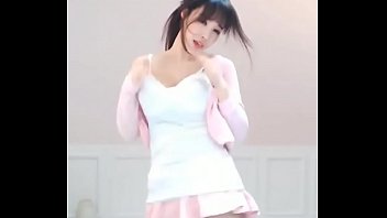 Angela Manjusaka: Gerakan Menggoda Sang Streamer Seksi Tiongkok