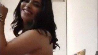 Goyang Payudara Seksi India Yang Memikat