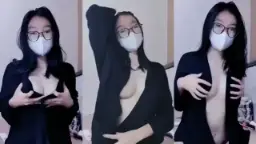 Mochi Putih Mulus Di Belahan Dadamu Yang Menggoda