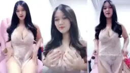 Pamer Belahan Dada Menggoda Dan Goyangan Sensual Payudara Miss Sheeila
