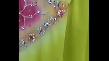 Gadis India Yang Menggoda Dengan Lekuk Tubuh Mempesona