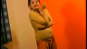 Rupali Bhabhi, Istri India Seksi, Menggoda Dengan Tubuh Telanjangnya