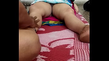 Pijat Erotis Oleh Bibi Desi Yang Menggairahkan