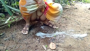 Tante Desi Pipis Di Alam Liar, Wajib Ditonton!