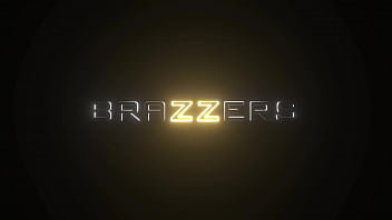 Yasmina Khan Dibuat Penuh Sperma Di Wajahnya – Tonton Adegan Panasnya Di Brazzers