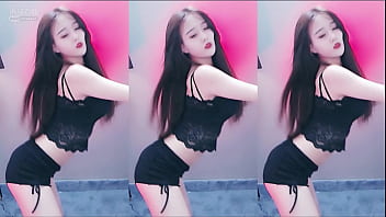 Cô Nàng Trung Quốc Phô Diễn đường Cong Quyến Rũ Trong Bộ đồ Lót Ren đen Mỏng Manh