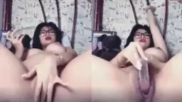 Gadis Muda Menggoda Dengan Pose Menggairahkan Bagian Ketiga