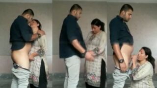 Istri Nakal Memberikan Blowjob Liar Di Luar Rumah Untuk Kekasih Gelapnya
