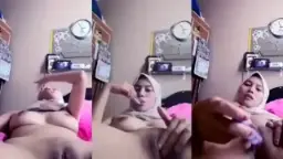 Ukhti Mengoceh Sambil Berbaring Telanjang