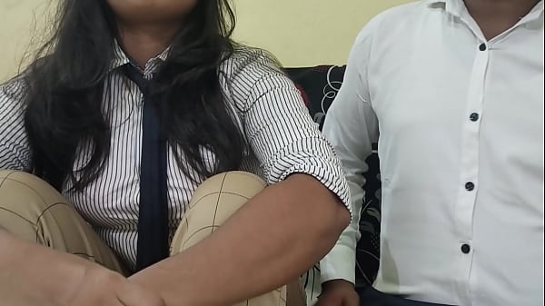 देसी नई नौकरी वाली लड़की का पहला दिन, काम पूरा न कर पाने पर बॉस ने ऑफिस में ही ज़बरदस्ती चोदा।