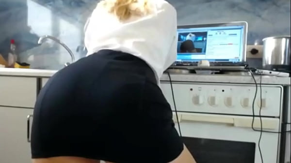Gadis Mesum Mengocek Memeknya Di Webcam Langsung