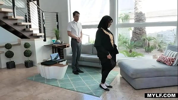Milf Arab Menggila Rindu Kontol Muda – Kylie Kingston