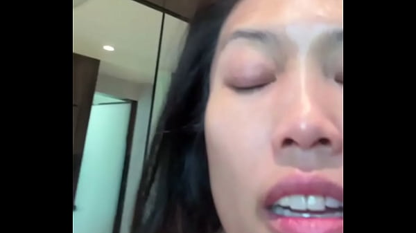 Gadis Tiongkok Yang Haus Perhatian Dan Ingin Dipuja