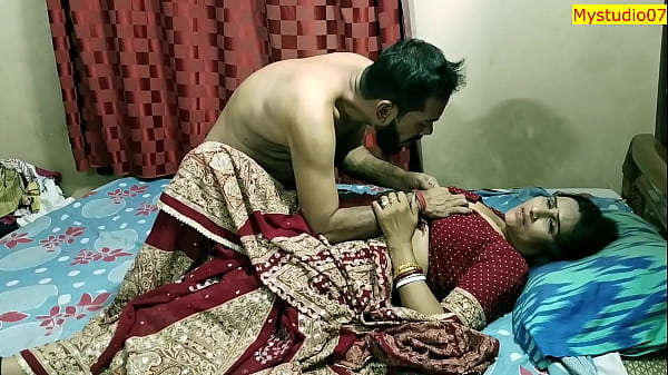 Bhabhi India Yang Seksi Menggoda Teman Dekat Suami, Adegan Panas Dengan Suara Erotis Dalam Bahasa Hindi!