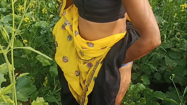 सरसों के खेत में ममता को उसके पति ने मौका पाकर जबरदस्त जोरदार चुदाई दी, साफ हिंदी आवाज़ के साथ बाहर खुले में