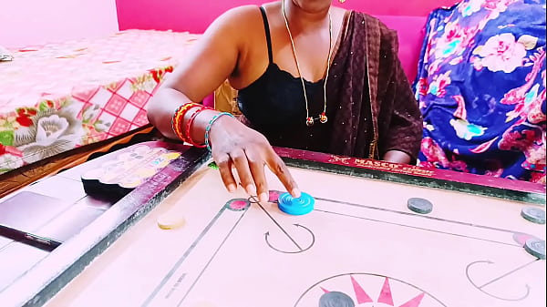 Video Panas: Permainan Carrom Yang Berujung Rayuan Mesra Bhabhi Pada Ipar Lelakinya, Dengan Bisikan-bisikan Nakal Dalam Bahasa Telugu.