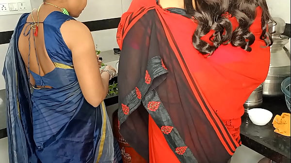 Komala Dan Ibu Mertuanya Sedang Asyik Bercumbu Di Dapur