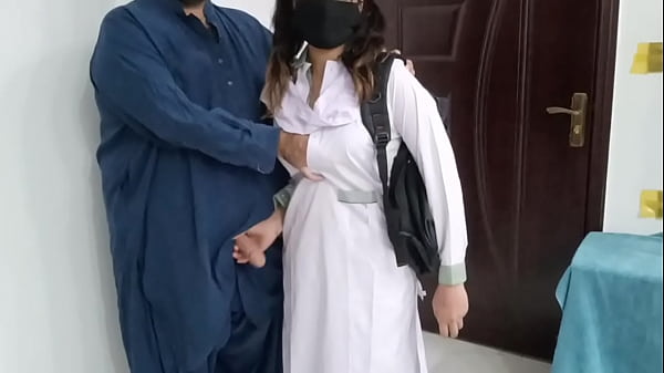 Gadis Sekolah Desi Pakistan Digoyang Ayah Tirinya Di Ranjang