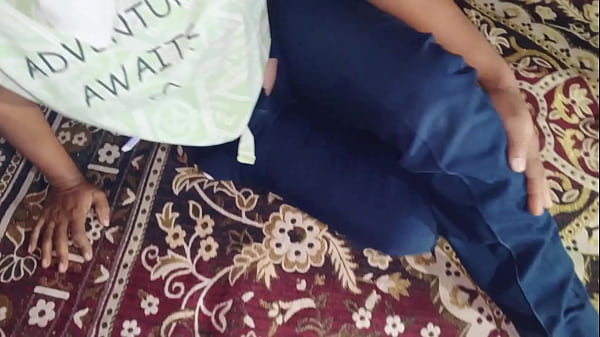Desi Bhabhi Ka Garam Pani Devar Ke Upar Uchal Pada, Chudai Ke Beech Maza Hi Maza.