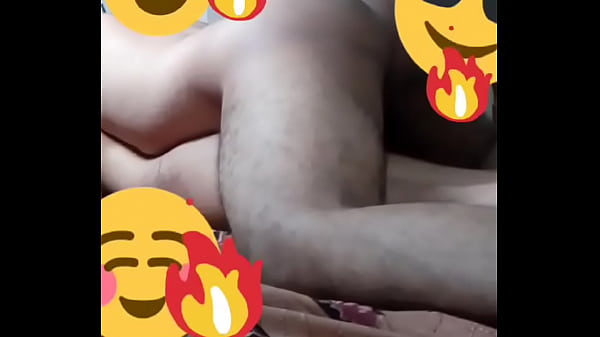 Pasangan India Yang Bergairah Dalam Kenikmatan Sensual