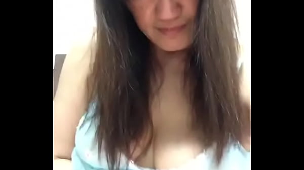 Christy Si Pelacur Asia Jari-jemarinya Basah Membasahi Memeknya