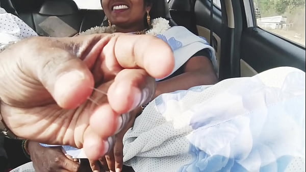 Desi Bhabi Panas Di Mobil Dengan Adik Ipar, Bercinta Liar Sambil Berbisik Mesra Dalam Bahasa Telugu.