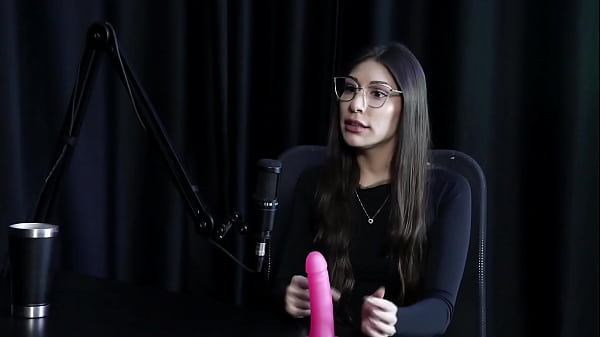 Melina Khalifa: Ibu Rumah Tangga Yang Terbelenggu, Menolak Bercinta, Tapi Mahir Dalam Seni Oral