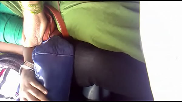 Desi Dengan Pantat Montok Yang Menggoda