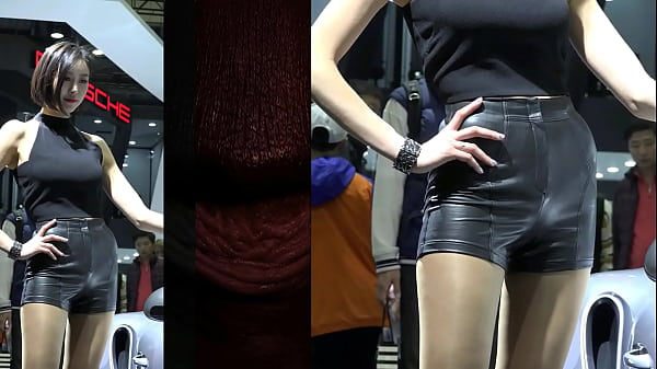 Gadis Tiongkok Bergoyang Dengan Celana Panas Kulit Yang Menggoda