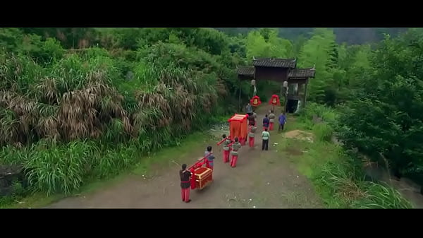 Gai Nhà Tàu Cổ Trang Mở Khóa Lửa đòn