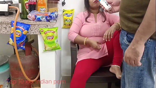 Penjaga Toko Di Mumbai Rayu Wanita Miskin Dengan Pinjaman Dan Suara Mesra Hindi