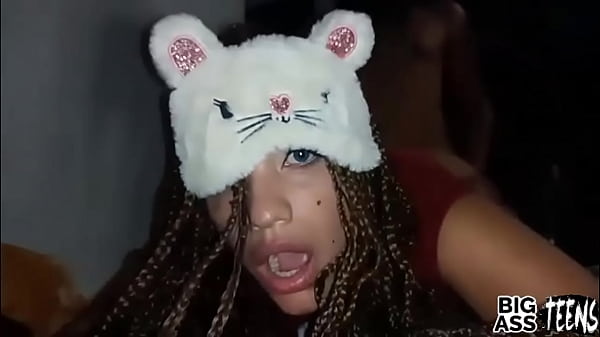 Tonggak Panjang Ayah Tiri Beruntung Menembus Pantat Besar Putri Tirinya