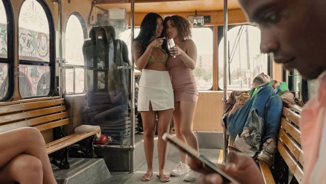 Tiga Serangkai Mesum Di Bus Umum Yang Senggol-senggolan