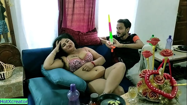Bokep India: Bhabhi Hot Rayakan Ulang Tahun Dengan Gaya Ngentot Bareng Kekasih Muda!
