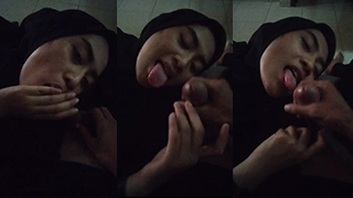 Dinda Berhijab Bikin Heboh, Ngentot Bareng Pacar Sampai Klimaks