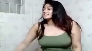 Video Panas Gadis Desi India Berbadan Montok Memamerkan Tubuh Telanjangnya Yang Basah