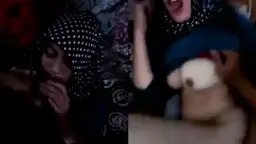 Viral! Ibu Guru Berhijab Digaruk Habis-habisan Sama Murid.