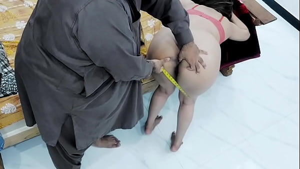 Penjahat India Menggila, Ngentot Perempuan Desa Gawar Yang Berpantat Besar Seperti Jalang, Keras Dan Kasar Dalam Posisi Doggy Dengan Audio Hindi Jelas Dan Bisikan Mesra