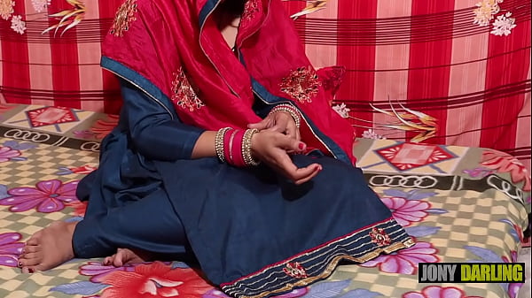 Baru Nikah Aja, Bhabhi Udah Punya 2 Suami, Siang Digojlok Sama Satu, Malem Dimuntahin Sama Yang Lain, Becek Semua.