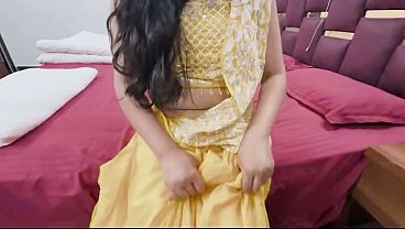 Bhabhi Bas Gussa Dekh Ke Apni Gili Chut Se Bhai Ko Manaya