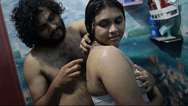 Cewek India Mandi Air Panas, Abang Tiri Ngintip, Makin Liar
