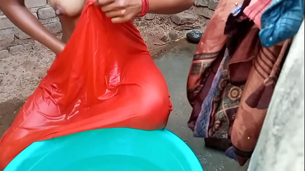 Rati Basah Mandi Di Kamar Mandi, Suara Hindi Bikin Tegang