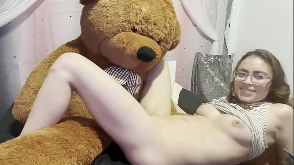 Cewek Rossmexicana Colmek Enak Sama Boneka Beruangnya Yang Gede Plus Dildo-dildo Mantap…