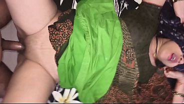 Adik Tiri Desi Digebrak Habis Sama Kakak Tirinya Pas Di Rumah Sepi Doang, Full Film Pake Suara Hindi Bikin Makin Panas