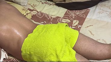 Mertua Montok Bantuan Mantu, Pijat Berubah Jadi Adegan Panas.