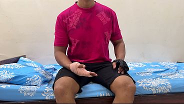 Ibu Tiri Bantu Anak Tiri Yang Luka Mandi, Malah Godain Dia. Akhirnya Ngegoblok Kontolnya, Sebelum Digenjot Keras.