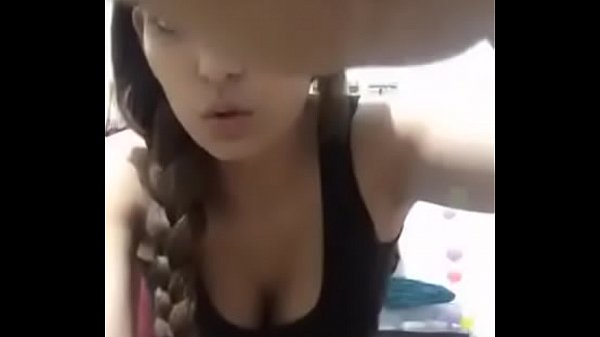 Nih Cewek Desi, Bibirnya Basah, Pinggulnya Goyang Bikin Pengin Gigit.
