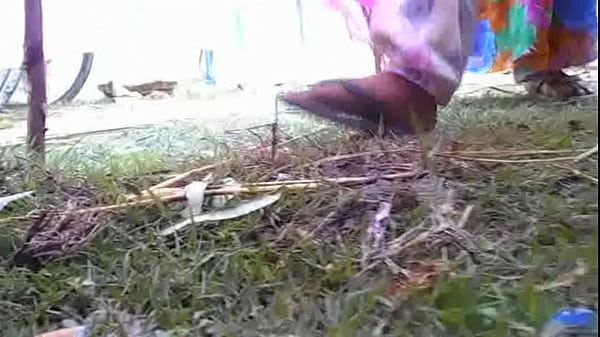 Desi Ngocok Sambil Pipis, Becek Basah Kena Celana.